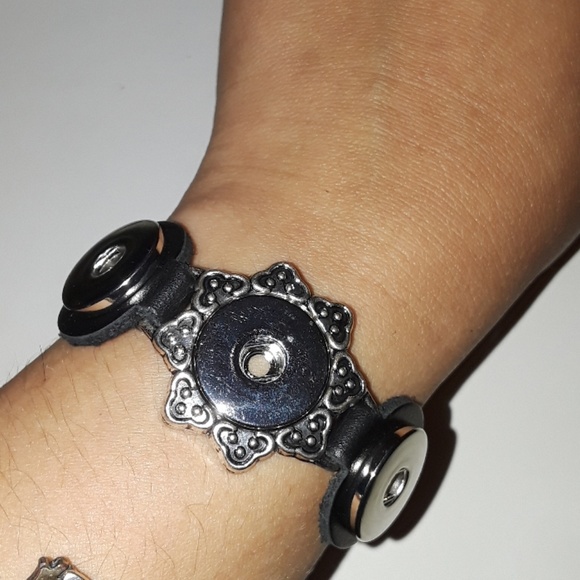 Bracelets - Picture 6 of 8